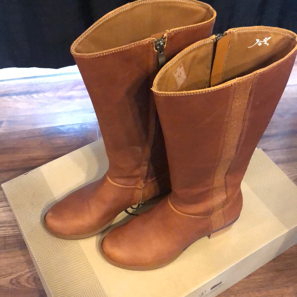 CHACO CATALUNA TALL BOOT